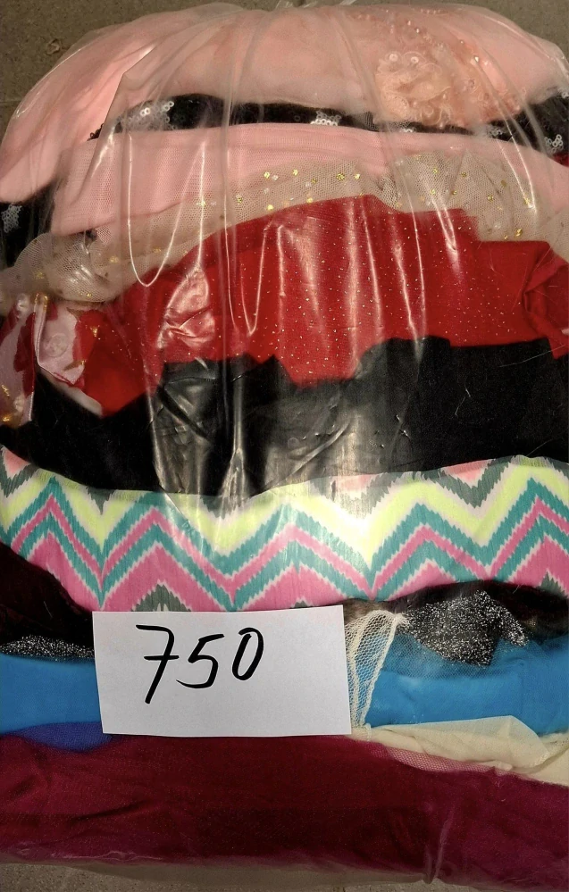 Balík 750, 5 Kg Výběrové dívčí sváteční oblečení, 1 jakost + cream