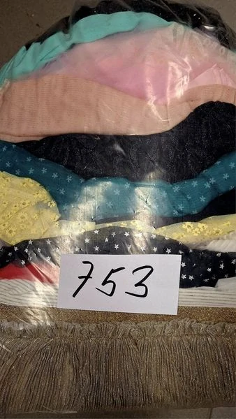 Balík 753, 5 Kg Výběrové dívčí sváteční oblečení, 1 jakost + cream
