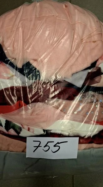 Balík 755, 5 Kg Výběrové dívčí sváteční oblečení, 1 jakost + cream