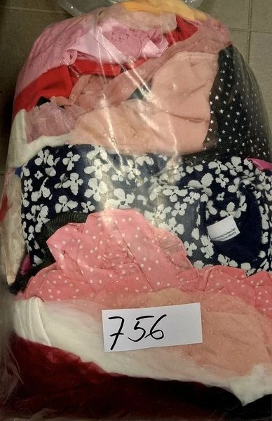 Balík 756, 5 Kg Výběrové dívčí sváteční oblečení, 1 jakost + cream