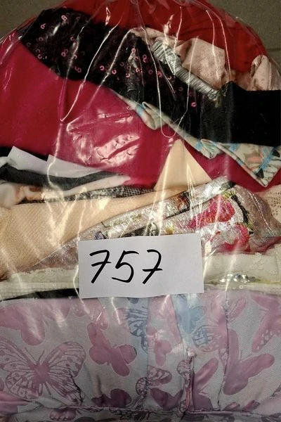Balík 757, 5 Kg Výběrové dívčí sváteční oblečení, 1 jakost + cream