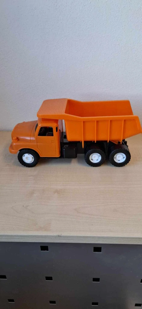 Balík 947, 0,34 Kg, Dino tatra orange 30 cm, pěkný stav