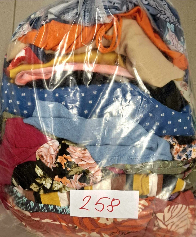 Balík 258/25, 5 Kg, Dámské šaty letní, 1 jakost, cca 20-25 ks v balení