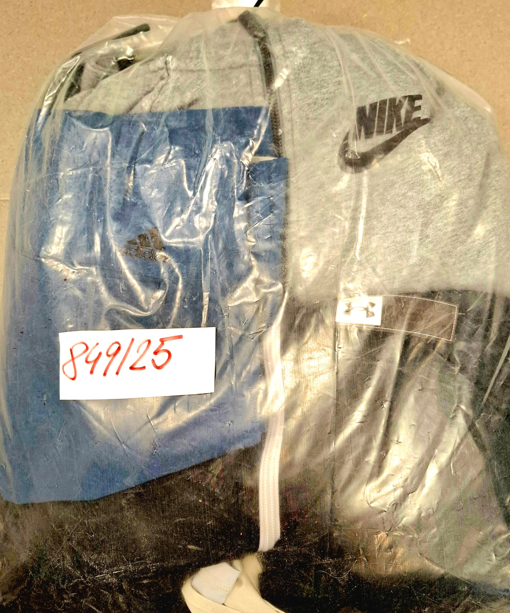 Balík 849/25, 5 kg, mix značkový sport (Nike, Adidas, Puma) + sportovní legíny, kraťasy, mikiny (klasické i obyčejné sportovní značky – 1 jakost, pár kusů 2 jakost