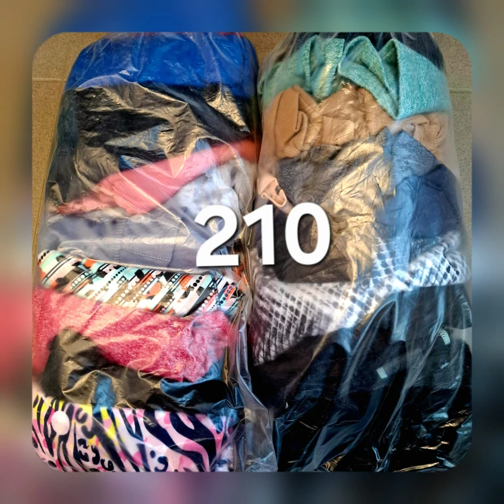 Balík 210/26 – 4 kg dámské sportovní legíny (cca 19–21 ks, velikosti XS–XL, 1. jakost + cream)