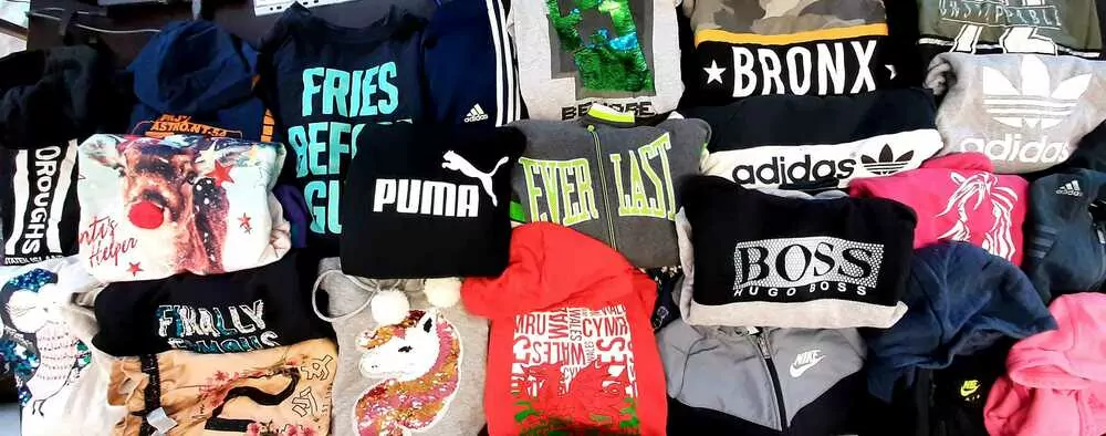 Balík 303, 25 KG ORIGINÁL DĚTSKÉ MIKINY, 1,2,3 JAKOST, CCA 90 KS V BALENÍ