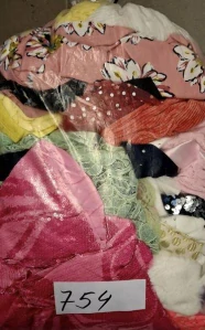 Balík 754, 5 Kg Výběrové dívčí sváteční oblečení, 1 jakost + cream