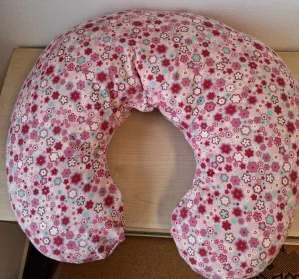 0,64 Kg Kojící polštář Fiki Miky, 58x50 cm, pěkný stav