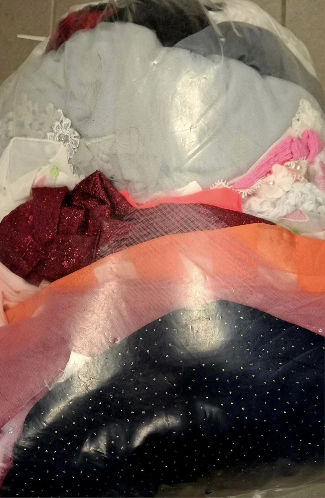 Balík 761, 5 Kg Výběrové dívčí sváteční oblečení, 1 jakost + cream