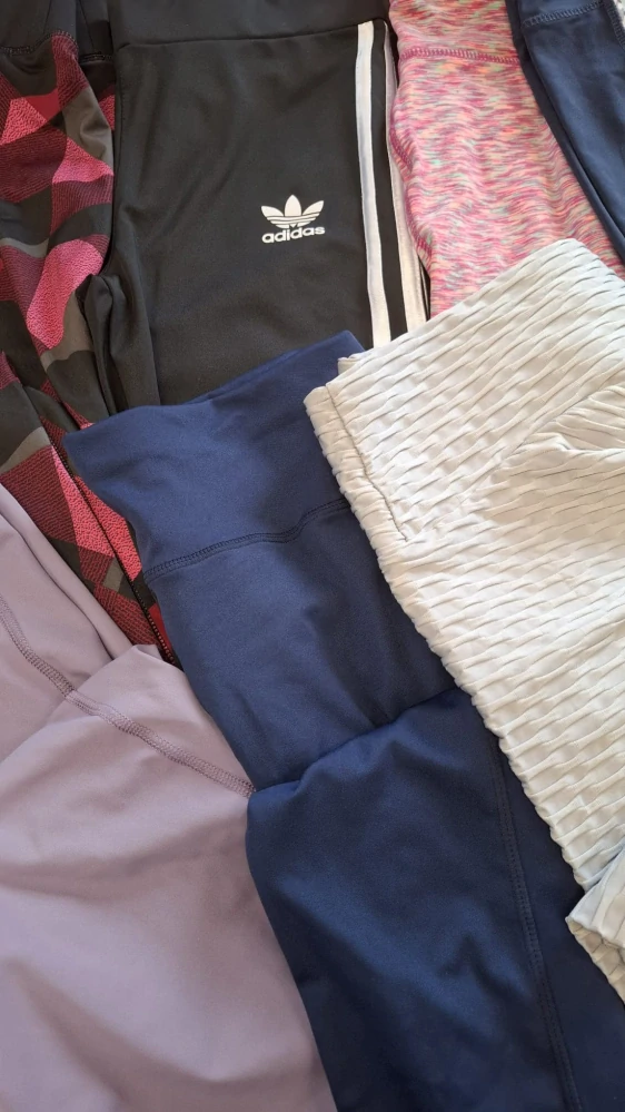Balík 594/25 – Sportovní legíny dámské – 4 kg – 1. jakost + cream