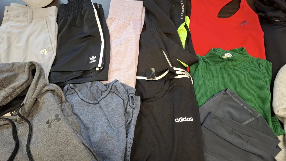 5 kg, mix značkový sport (Nike, Adidas, Puma) + sportovní legíny, kraťasy, mikiny (klasické i obyčejné sportovní značky – 1 jakost, pár kusů 2 jakost