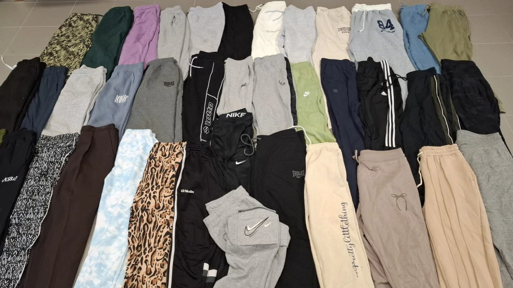 Balík 13/26 – 25 Kg tepláky pro dospělé, 1. a 2. jakost, cca 64 ks, velikosti do 2XL