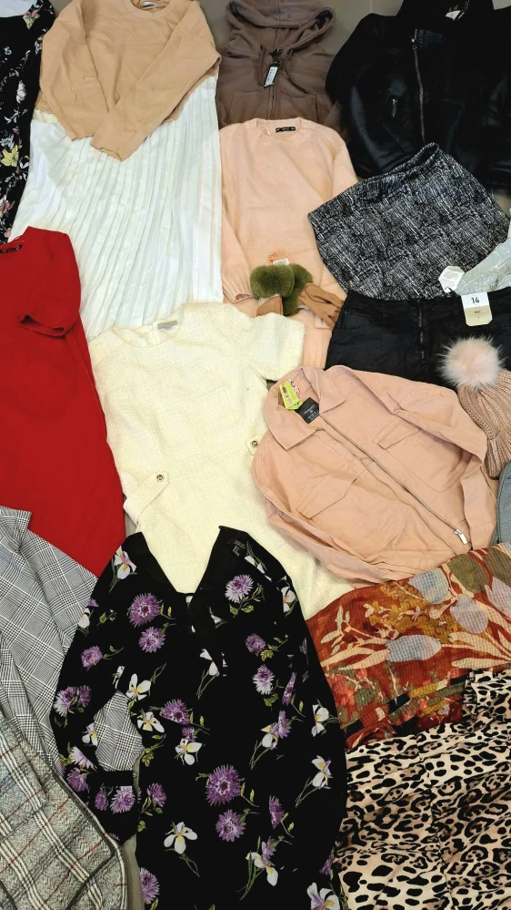 Balík 6/26 – 25 kg výběrový dámský jarní mix, první jakost + CREAM + něco může být OUTLET