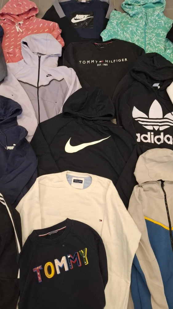 Balík 79/26 – 25 kg značkové mikiny pro dospělé, 1 a 2 jakost