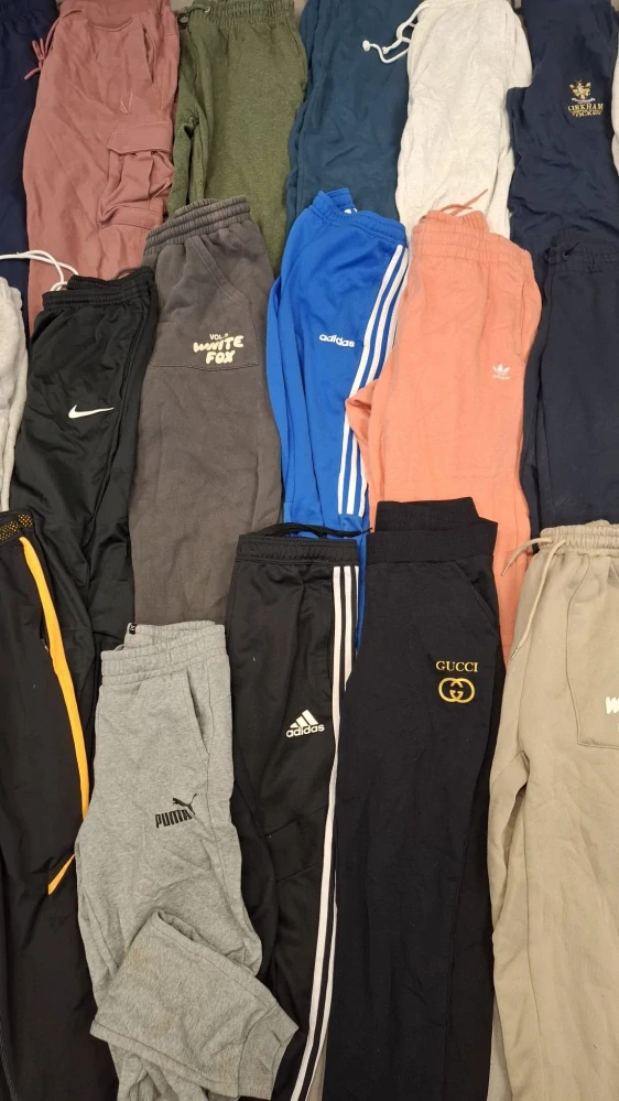 Balík 94/26 – 25 Kg tepláky pro dospělé, 1. a 2. jakost, cca 60 - 65 ks, velikosti do 2XL