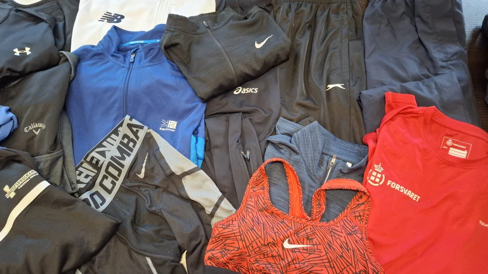  Balík 181/26, 5 Kg Výběrové sportovní mikiny, trika, tepláky, kalhoty pro dospělé,  1 jakost + cream ), Akce 1374 kc, vse nafoceno. Velikosti S až XL