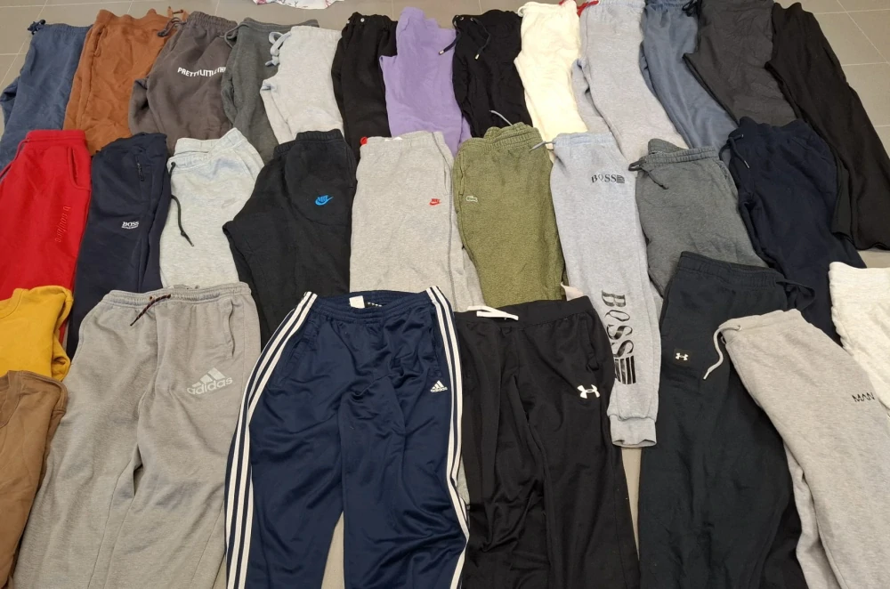 Balík 249/26 – 25 Kg tepláky pro dospělé, 1. a 2. jakost, cca 60-65 ks, Originál Anglie