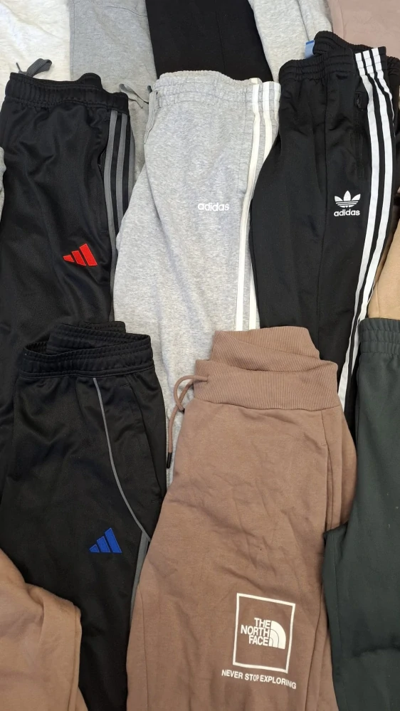 Balík 253/26 – 25 Kg tepláky pro dospělé, 1. a 2. jakost, cca 60-65 ks, Originál Anglie