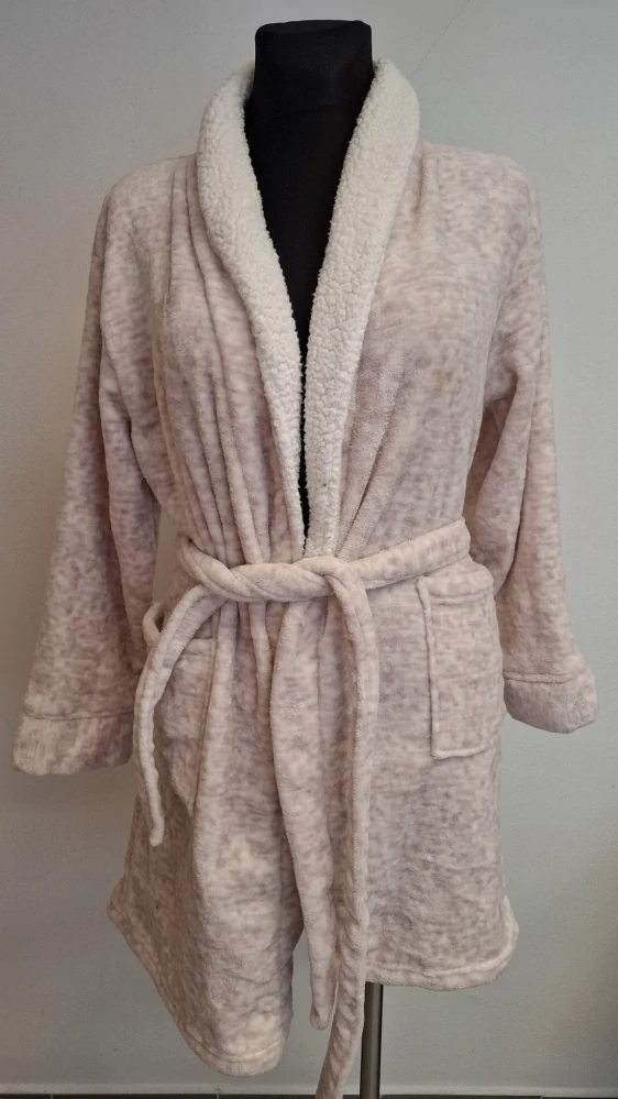 Balík 226/26 – 15 kg župany dospělé (dámské + pánské), mix velikostí až do 3XL, 20 ks, 1. jakost + okrajové + 2. jakost