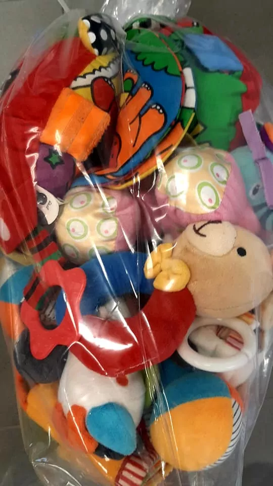 Balík 77 , Kinder vajíčko hraček pro nejmenší, 2 kg, 1 jakost