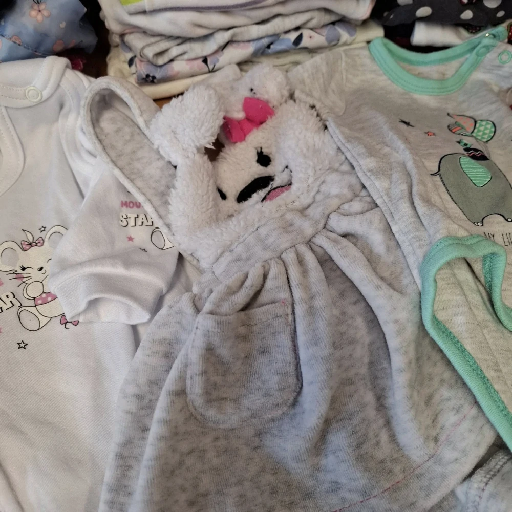 Balík 33/25, 5,4 Kg, Dívka velikost 0-3 měsíce, 1,2 jakost, 81 Ks