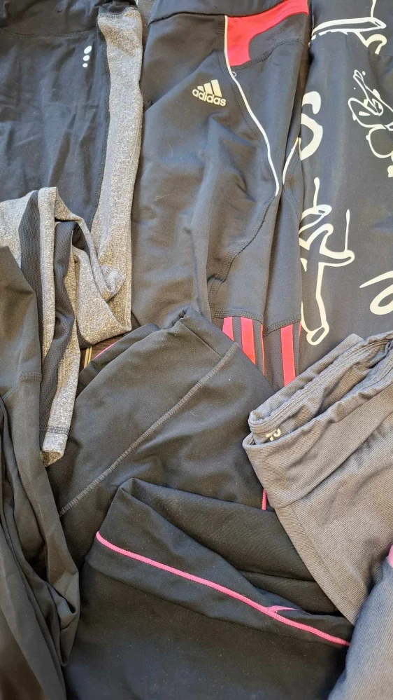 Balík 517/25 – 4 Kg | Dámské sportovní legíny | 1. jakost + cream | 20 ks | Velikosti XS–XL