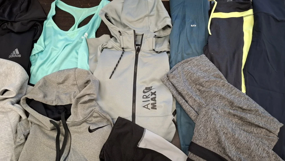 5 kg, mix značkový sport (Nike, Adidas, Puma) + sportovní legíny, kraťasy, mikiny (klasické i obyčejné sportovní značky – 1 jakost, pár kusů 2 jakost