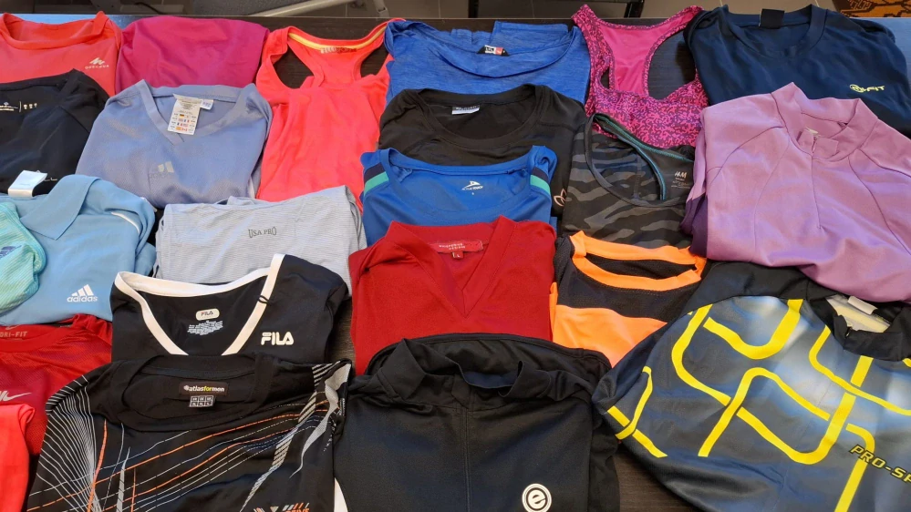Balík 557/26 – 5 Kg sportovní trička pro dospělé, 1. jakost + cream, 39 ks