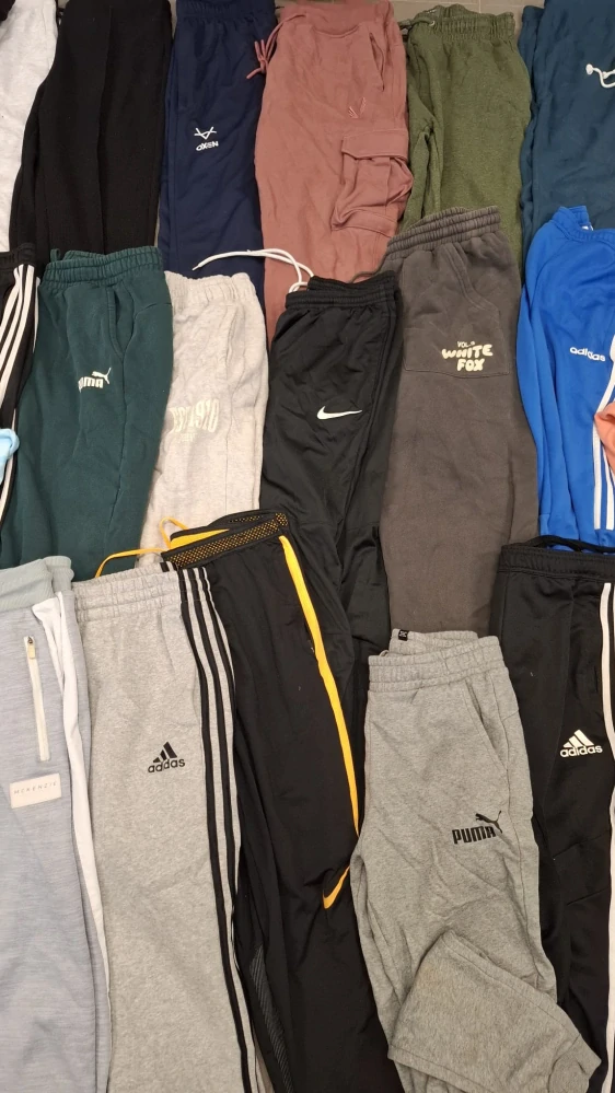Balík 94/26 – 25 Kg tepláky pro dospělé, 1. a 2. jakost, cca 60 - 65 ks, velikosti do 2XL