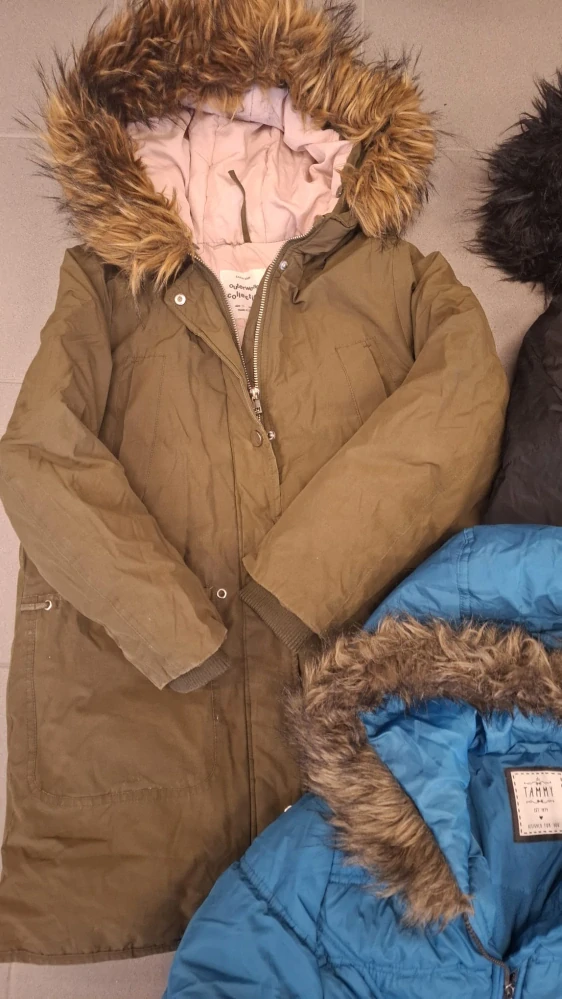 Balík 96/26, 3 kg, zimní kabátky vel. 140–158, 1. jakost, 3 ks, DOPRODEJ
