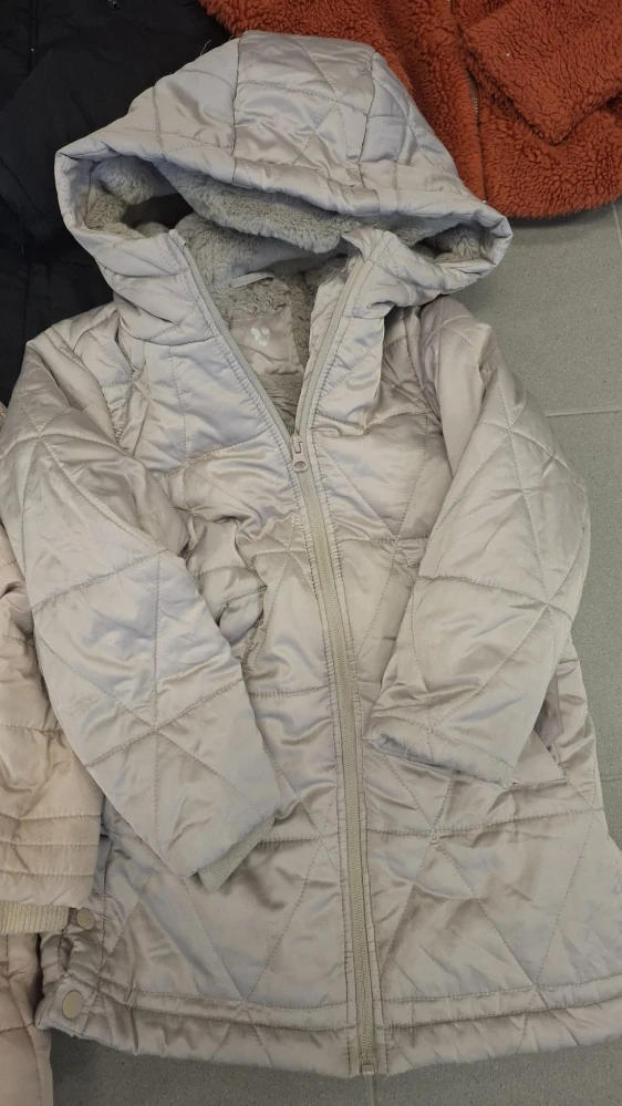 Balík 97/26, 3,3 kg, dívčí zimní kabáty vel. 116–140, 1. jakost, 5 ks, DOPRODEJ