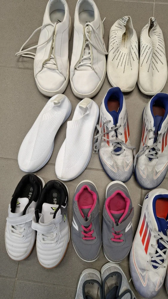 Balík 465/26 – 10 kg sportovní obuvi, dámská, pánská, dětská, mix kvality, 6 kg 1. jakost + 4 kg 2 jakost (větší čištění,více nošené)