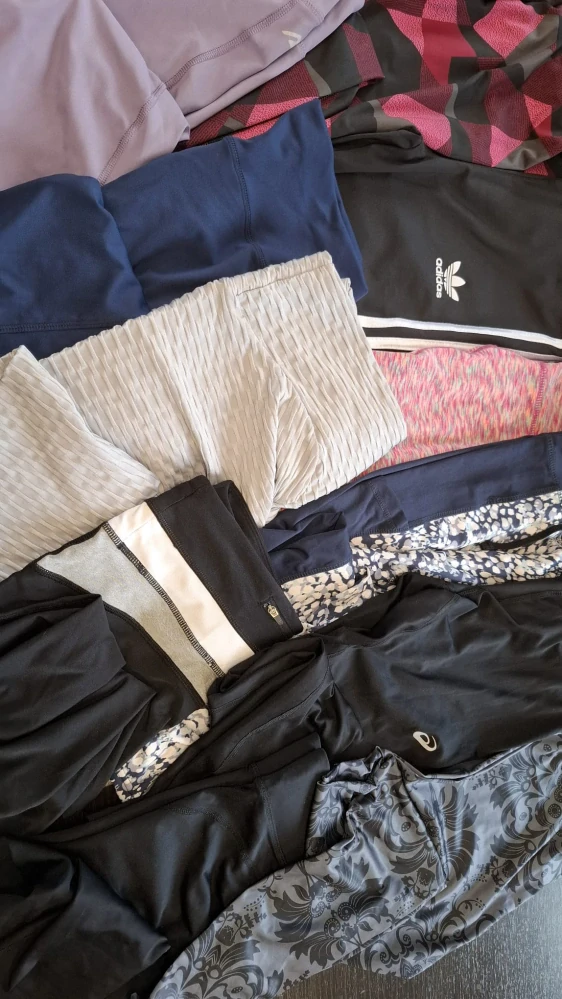 Balík 594/25 – Sportovní legíny dámské – 4 kg – 1. jakost + cream
