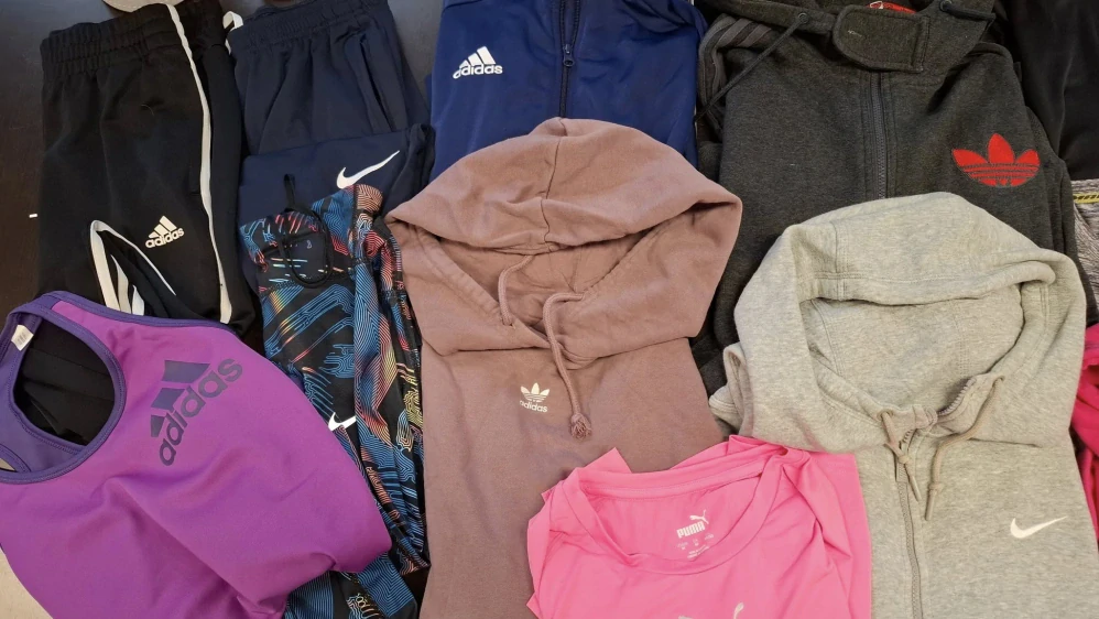5 kg, mix značkový sport (Nike, Adidas, Puma) + sportovní legíny, kraťasy, mikiny (klasické i obyčejné sportovní značky – 1 jakost, pár kusů 2 jakost