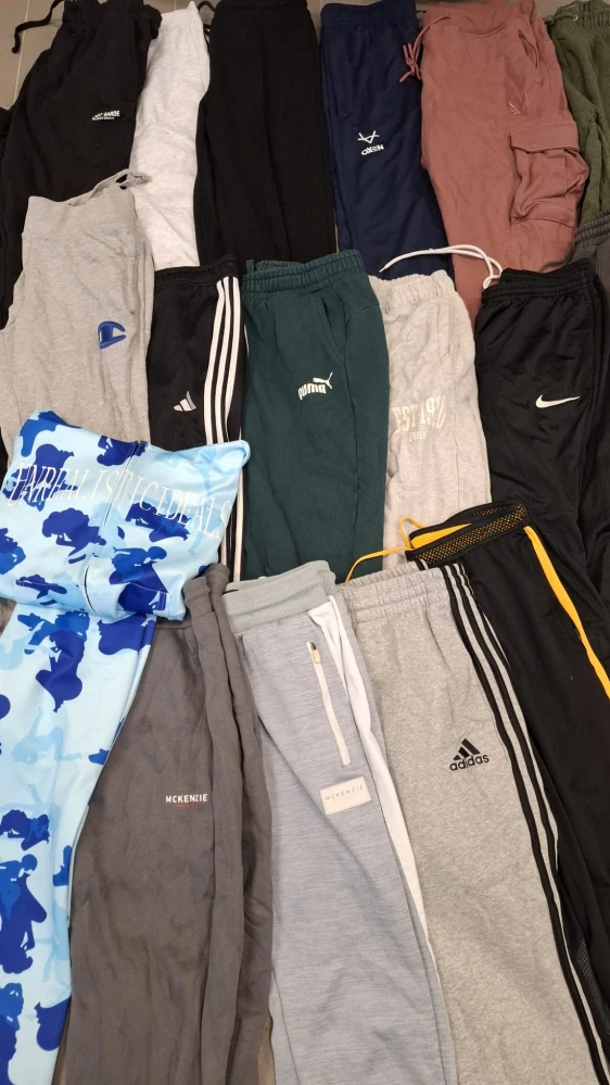 Balík 94/26 – 25 Kg tepláky pro dospělé, 1. a 2. jakost, cca 60 - 65 ks, velikosti do 2XL