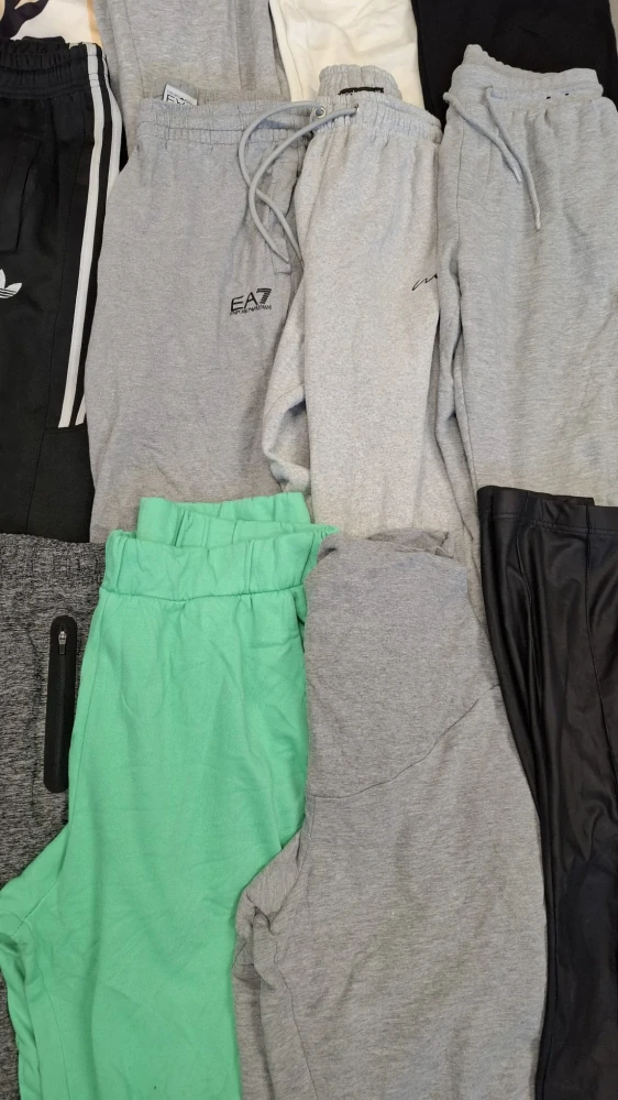 Balík 253/26 – 25 Kg tepláky pro dospělé, 1. a 2. jakost, cca 60-65 ks, Originál Anglie
