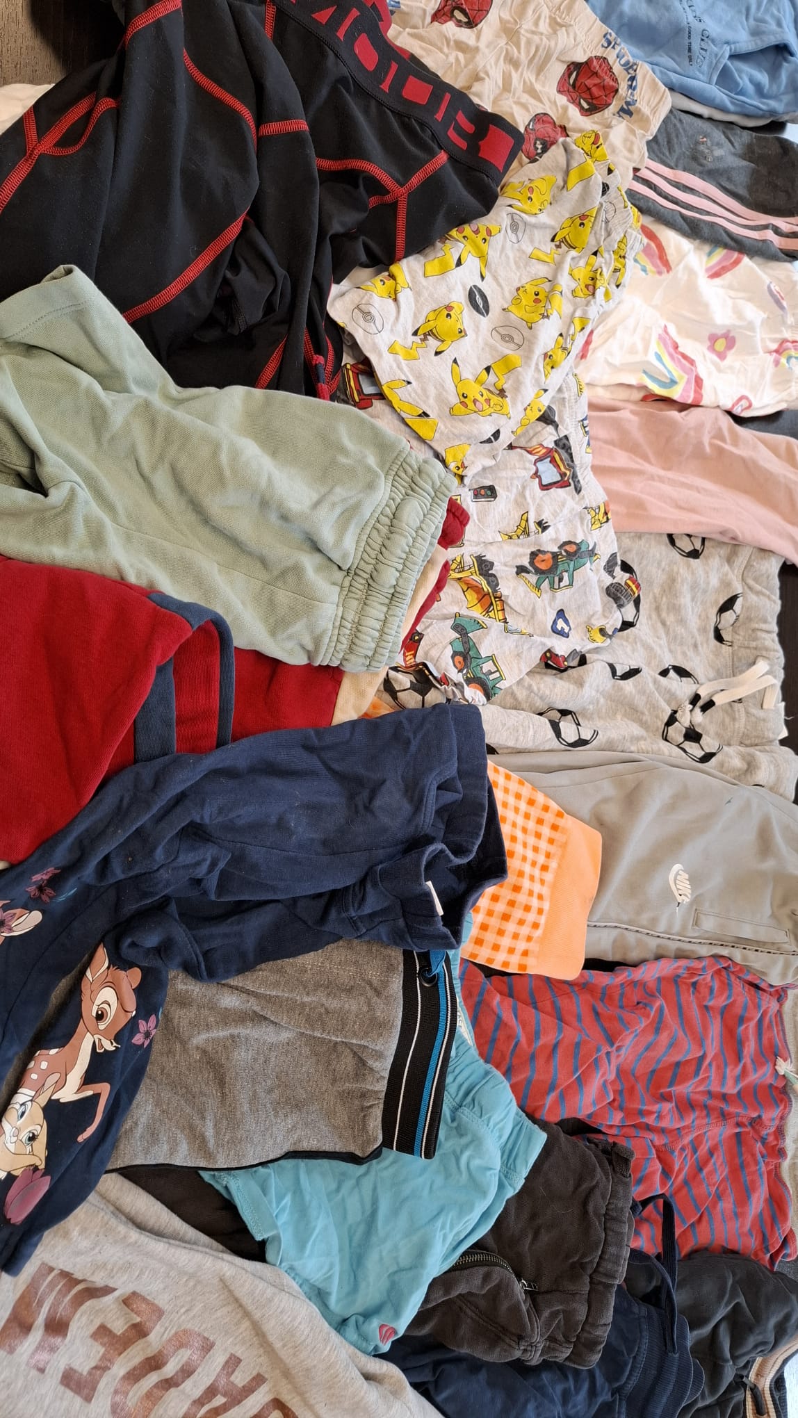 Balík 466/26, 10 Kg dětské legíny, tepláčky, kraťásky, cca do 6 let převaha, doprodej, poslední balík, 1,2 jakost, 86 ks