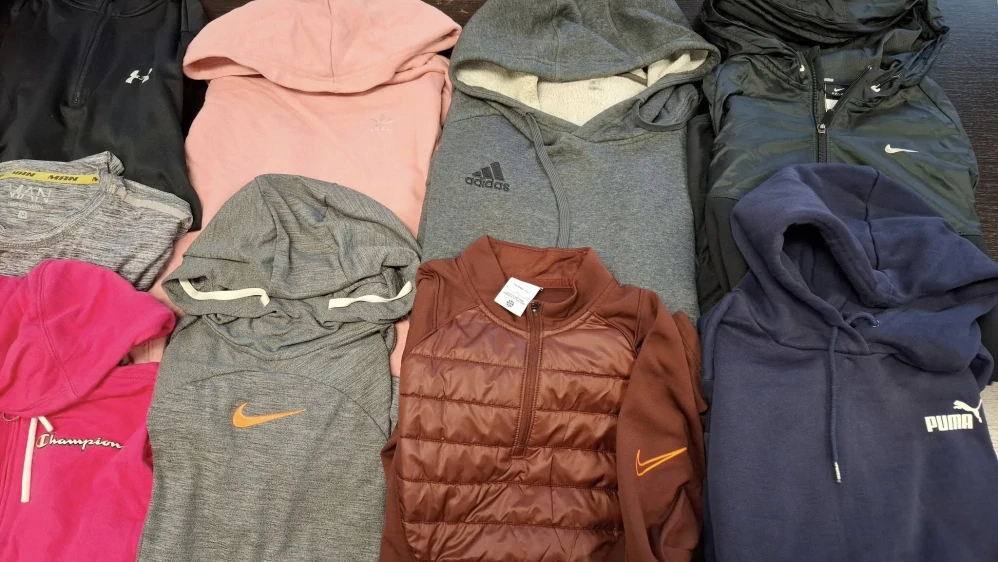 5 kg, mix značkový sport (Nike, Adidas, Puma) + sportovní legíny, kraťasy, mikiny (klasické i obyčejné sportovní značky – 1 jakost, pár kusů 2 jakost