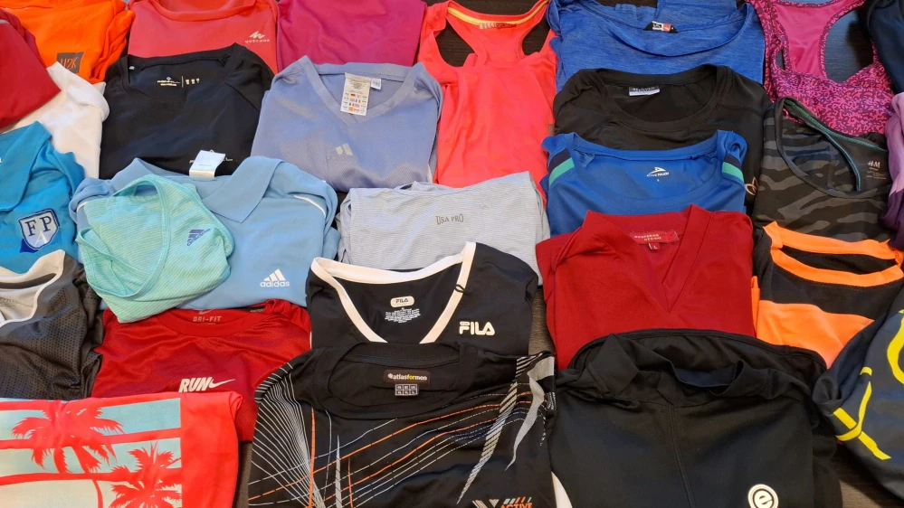 Balík 557/26 – 5 Kg sportovní trička pro dospělé, 1. jakost + cream, 39 ks
