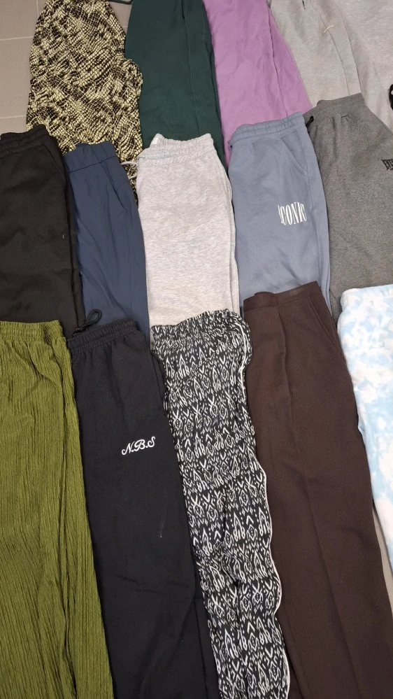 Balík 13/26 – 25 Kg tepláky pro dospělé, 1. a 2. jakost, cca 64 ks, velikosti do 2XL