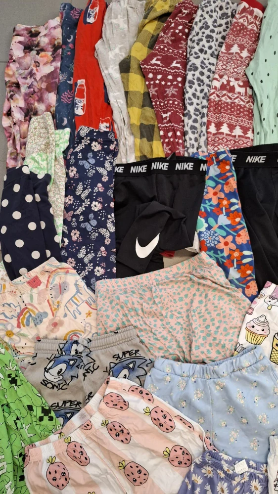 Balík 2/26 – 20 kg – dětské legíny, tepláky, bavlněné kraťasy, pyžamové kalhoty – mix kvalit – cca 190 ks