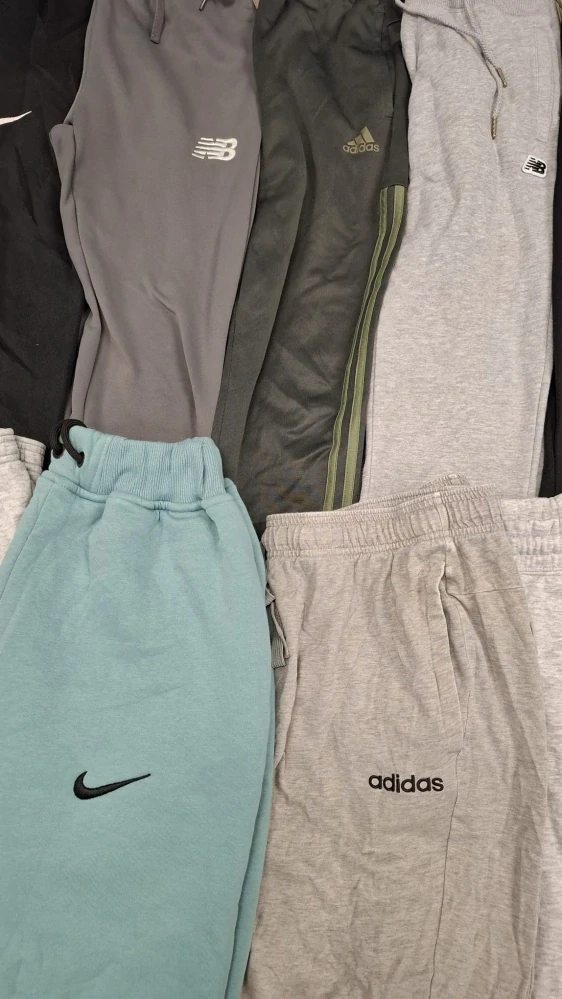Balík 91/26 – 25 Kg tepláky pro dospělé, 1. a 2. jakost, cca 60-65 ks, velikosti do 2XL