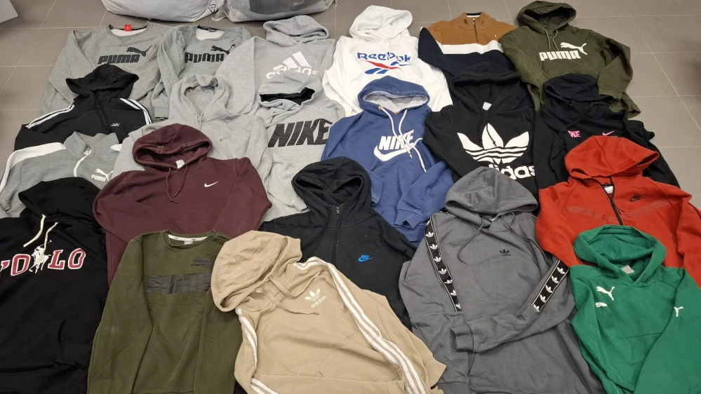 Balík 103/26 – 25 kg značkové mikiny pro dospělé, 1 a 2 jakost