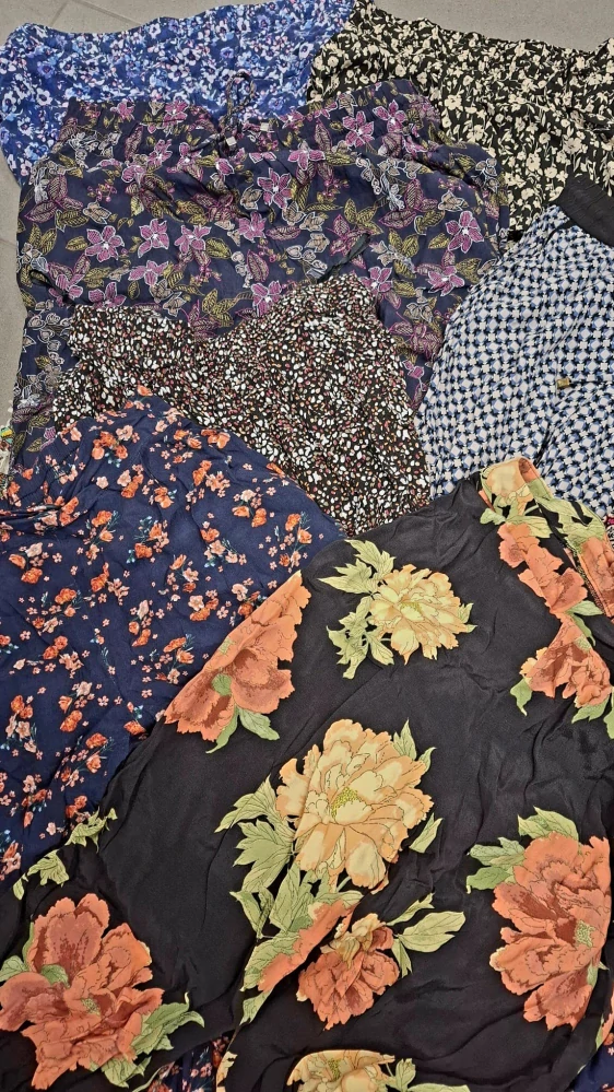 Balík 164/26 – 25 kg – Dámské letní kalhoty (haremky do gumy), mix velikostí, první jakost, Anglie , cca 125 ks
