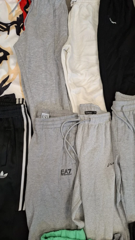 Balík 253/26 – 25 Kg tepláky pro dospělé, 1. a 2. jakost, cca 60-65 ks, Originál Anglie