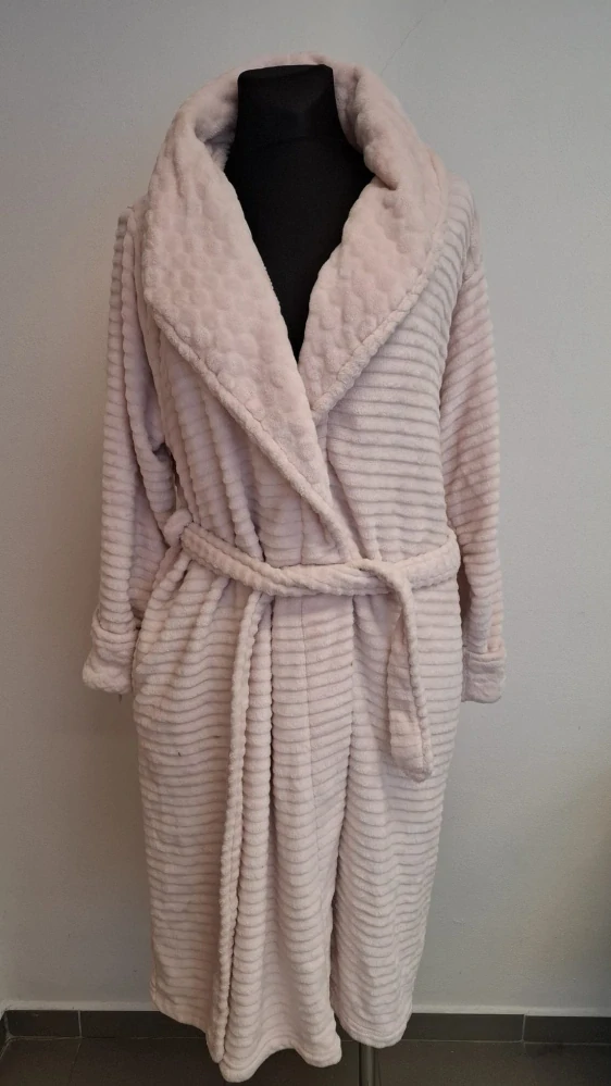 Balík 226/26 – 15 kg župany dospělé (dámské + pánské), mix velikostí až do 3XL, 20 ks, 1. jakost + okrajové + 2. jakost