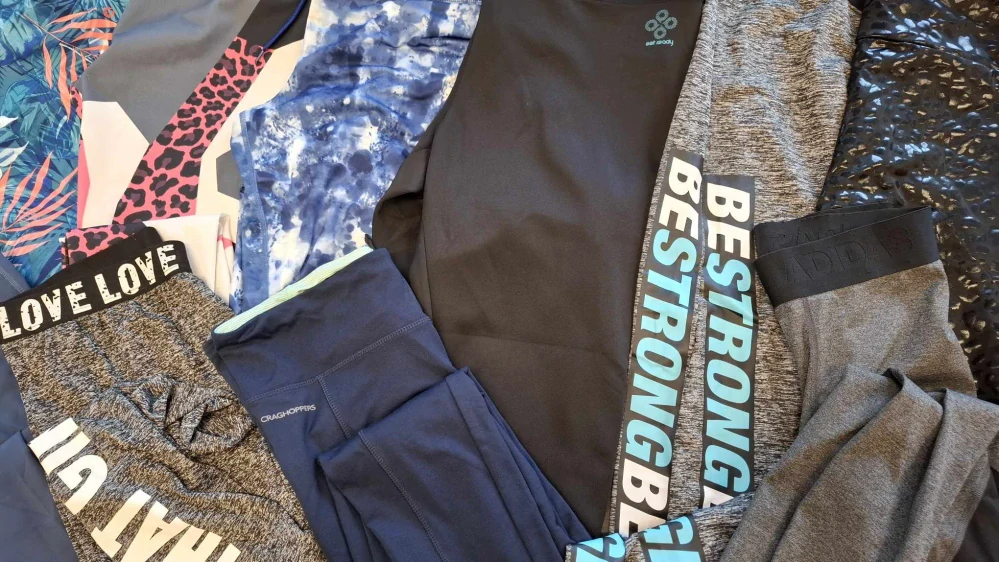 Balík 517/25 – 4 Kg | Dámské sportovní legíny | 1. jakost + cream | 20 ks | Velikosti XS–XL
