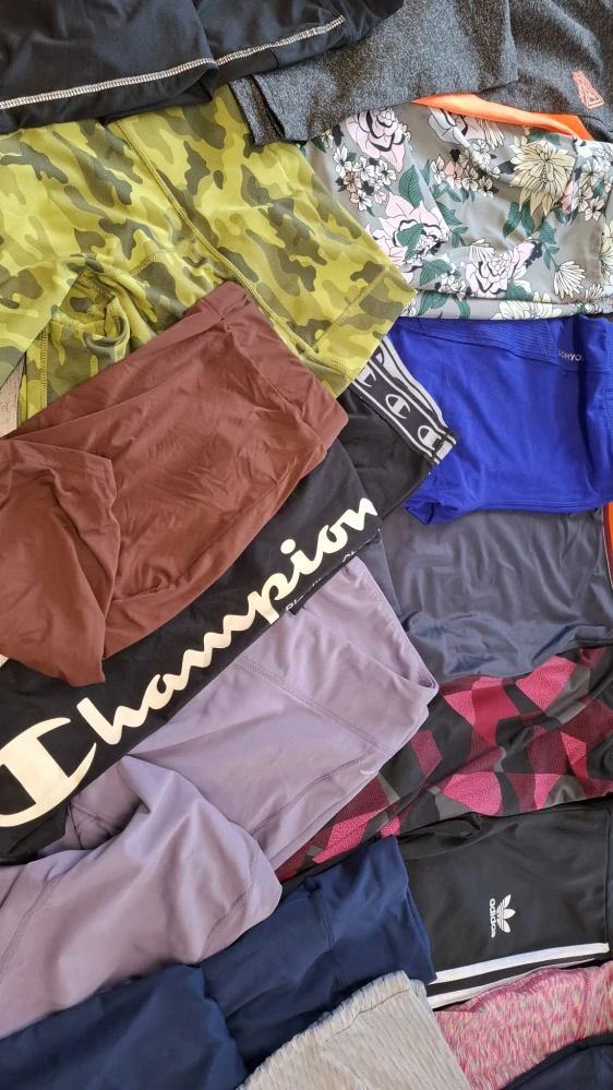 Balík 594/25 – Sportovní legíny dámské – 4 kg – 1. jakost + cream