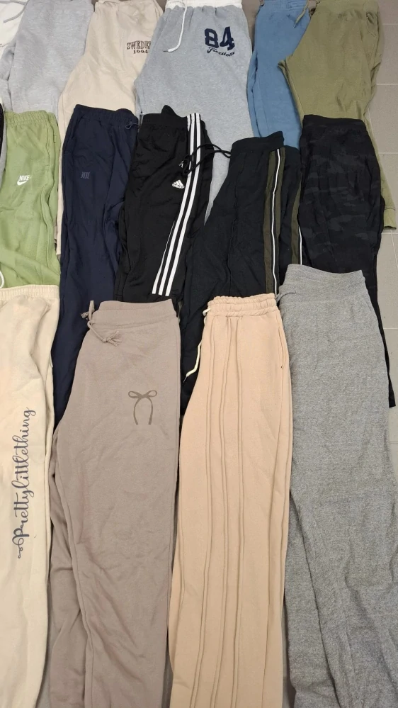 Balík 13/26 – 25 Kg tepláky pro dospělé, 1. a 2. jakost, cca 64 ks, velikosti do 2XL