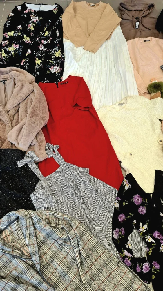 Balík 6/26 – 25 kg výběrový dámský jarní mix, první jakost + CREAM + něco může být OUTLET